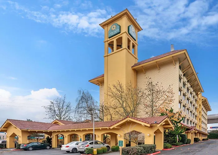 La Quinta By Wyndham Seattle Sea-Tac AirportAirport Hotel